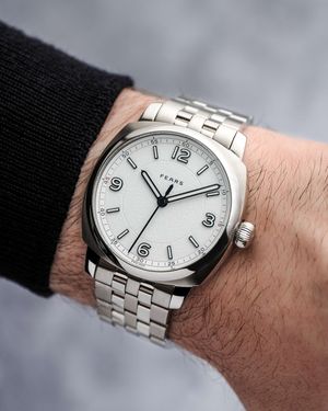 Image post by @fearswatches on Instagram