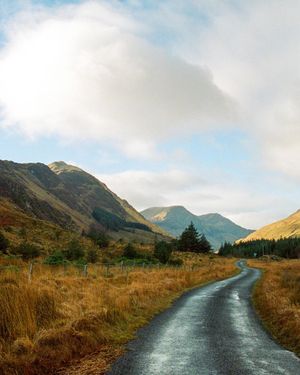 Image post by @thewildatlanticway on Instagram