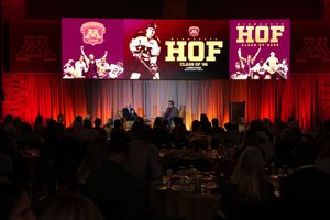 Image post by @gophermhockey on Instagram