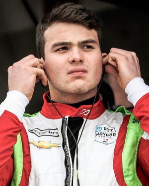 Image post by @arrowmclaren on Instagram