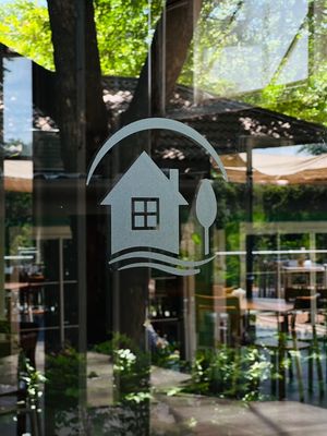Image post by @vareecaferestaurant on Facebook