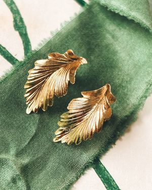 Image post by @maejeanvintage on Instagram