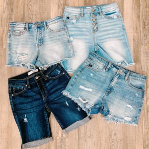 Image post by @shopfillyflair on Instagram