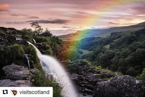 Image post by @candmclub on Instagram