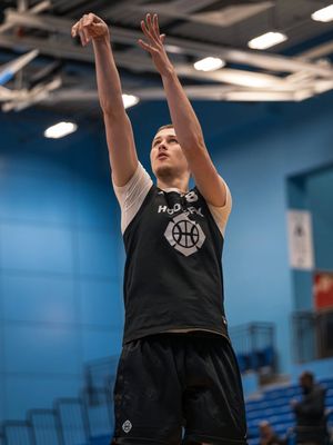 Image post by @itchenbball on Instagram