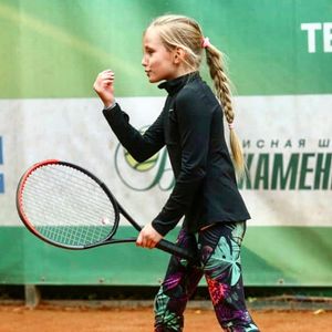 Image post by @polina_maneshina_tennis on Instagram