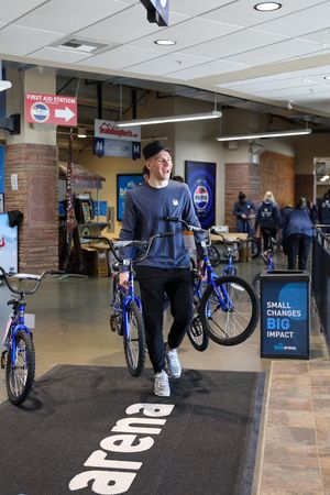 Image post by @ColoradoEagles on Twitter