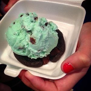 Image post by @insomniacookies on Instagram