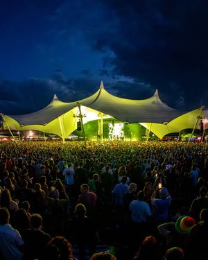 Image post by @darienlakeamp on Instagram