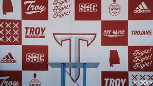 Video post by @TroyTrojansFB on Twitter