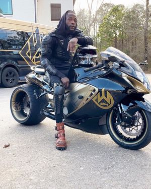 Image post by @bronzebomber on Instagram