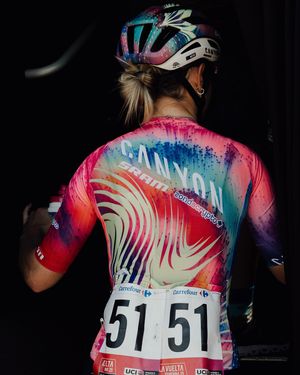 Image post by @wmncycling on Instagram