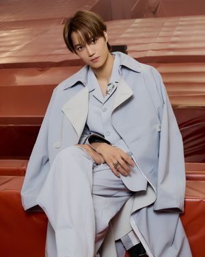 Image post by @esquire.korea on Instagram