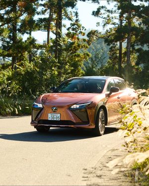 Image post by @discoverlexus on Instagram