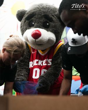 Image post by @rocketsgiveback on Instagram
