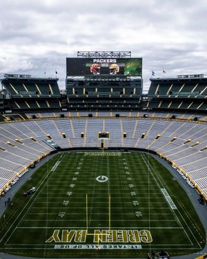 Image post by @lambeaufield on Instagram