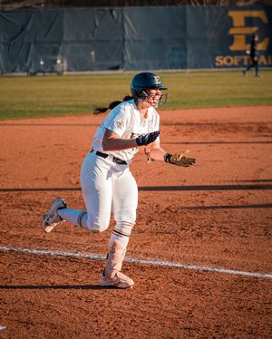 Image post by @etsubucssoftball on Instagram