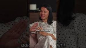 Video post by @lauracomanl on YouTube