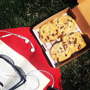 Image post by @insomniacookies on Instagram