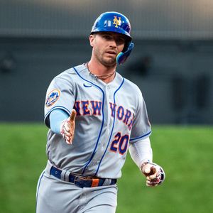 Image post by @losmets on Instagram