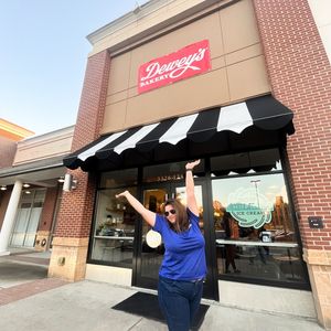 Image post by @deweysbakerygso on Instagram