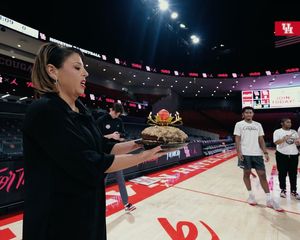 Image post by @uhcougarmbk on Instagram