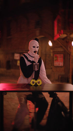 Video post by @halloweenhorrornights on TikTok