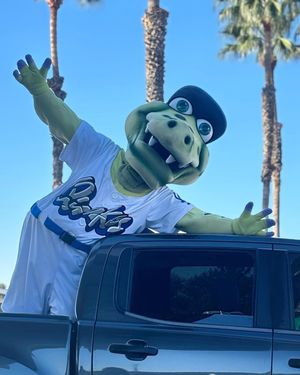 Image post by @rcquakes on Instagram