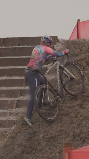 Video post by @wmncycling on Instagram