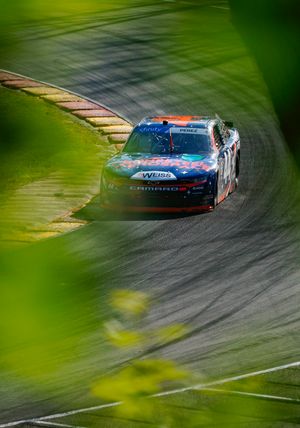 Image post by @bradperezracing on Twitter