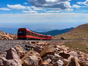Image post by @visitpikespeak on Instagram