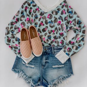 Image post by @shopfillyflair on Instagram