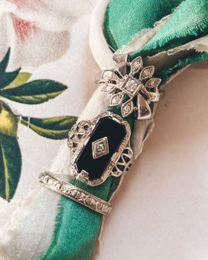 Image post by @maejeanvintage on Instagram