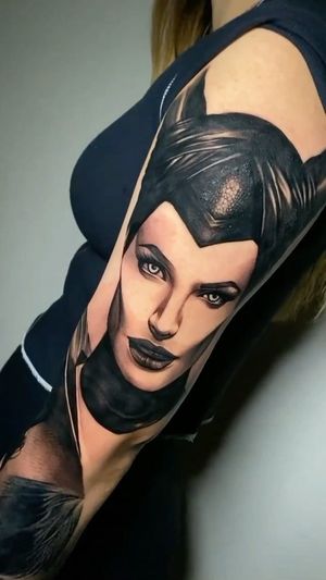 Video post by @skindesigntattoos on Instagram