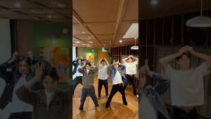 Video post by @weareoneexo on YouTube