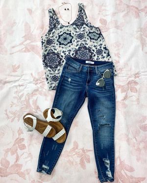Image post by @shopfillyflair on Instagram