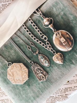 Image post by @maejeanvintage on Instagram