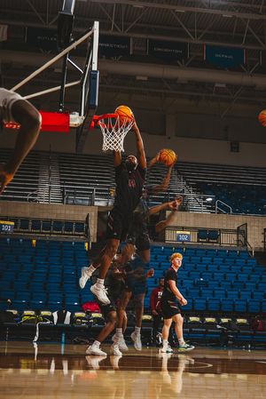 Image post by @TroyTrojansMBB on Twitter