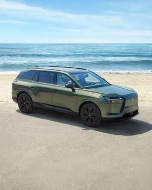 Image post by @discoverlexus on Instagram