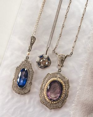 Image post by @maejeanvintage on Instagram