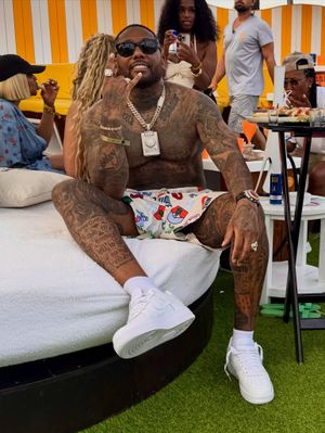 Image post by @mainohustlehard on Instagram