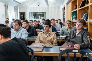 Image post by @aish_efg_men on Instagram