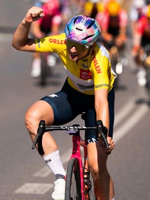 Image post by @wmncycling on Instagram