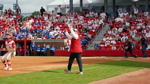 Video post by @RazorbackSB on Twitter