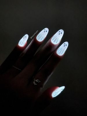 Image post by @nailartbyjen on Instagram