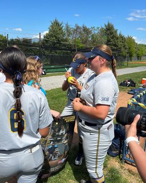 Image post by @etsubucssoftball on Instagram