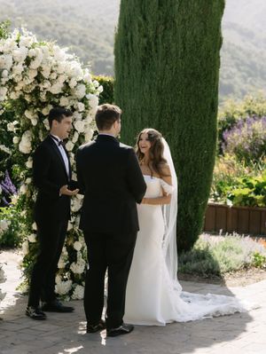 Image post by @vowdweddings on Instagram