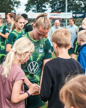 Image post by @vfl.wolfsburg.frauen on Instagram