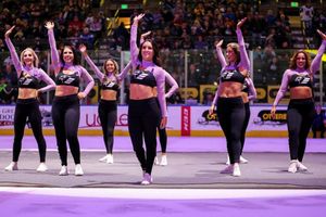 Image post by @coloradoeagleschicks on Instagram