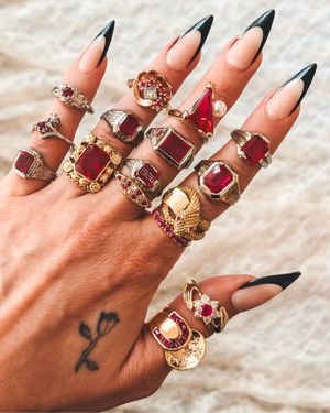 Image post by @maejeanvintage on Instagram